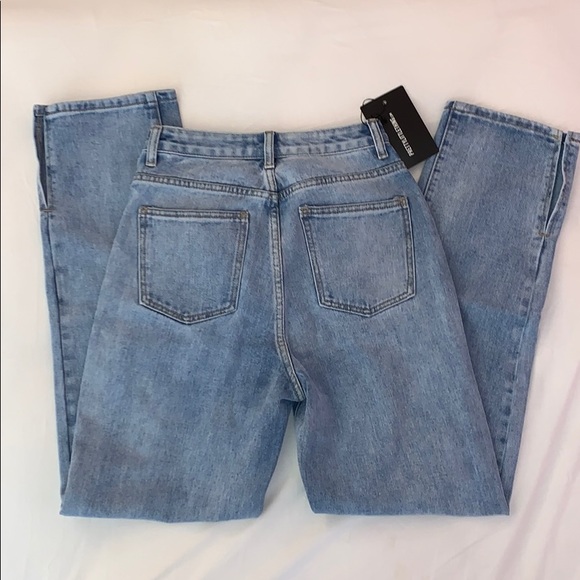 PrettyLittleThing Petite Light Wash Split Hem Jean - Picture 2 of 4